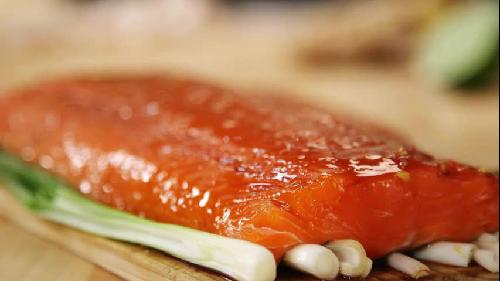 Plank Grilled Salmon (Video Recipe) - Net To Table Seafoods